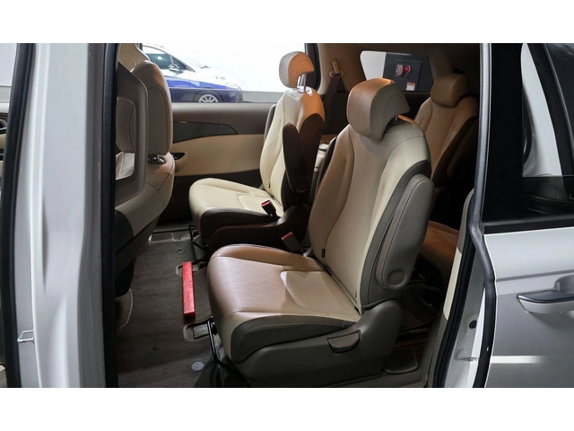 Kia Carnival - автомобили, коли, обяви за нови и употребявани 10