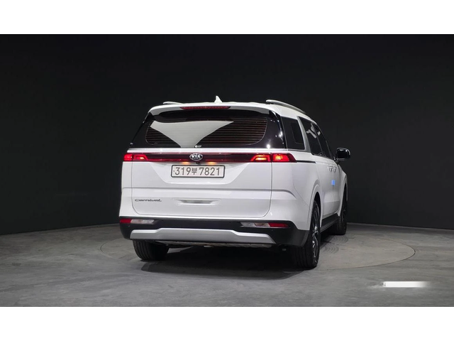 Kia Carnival - автомобили, коли, обяви за нови и употребявани 3