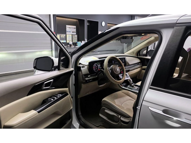 Kia Carnival - автомобили, коли, обяви за нови и употребявани 9