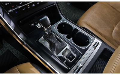 Kia Carnival - автомобили, коли, обяви за нови и употребявани 8