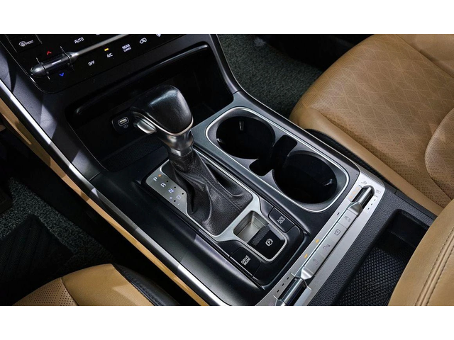 Kia Carnival - автомобили, коли, обяви за нови и употребявани 8