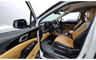 Kia Carnival - автомобили, коли, обяви за нови и употребявани 9