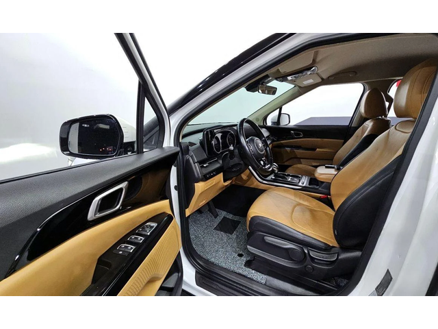 Kia Carnival - автомобили, коли, обяви за нови и употребявани 9