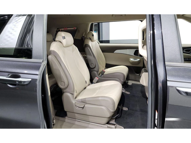 Kia Carnival - автомобили, коли, обяви за нови и употребявани 11