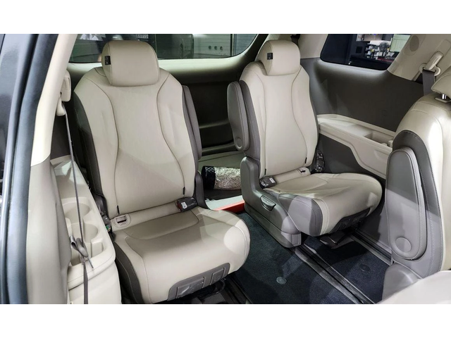 Kia Carnival - автомобили, коли, обяви за нови и употребявани 12