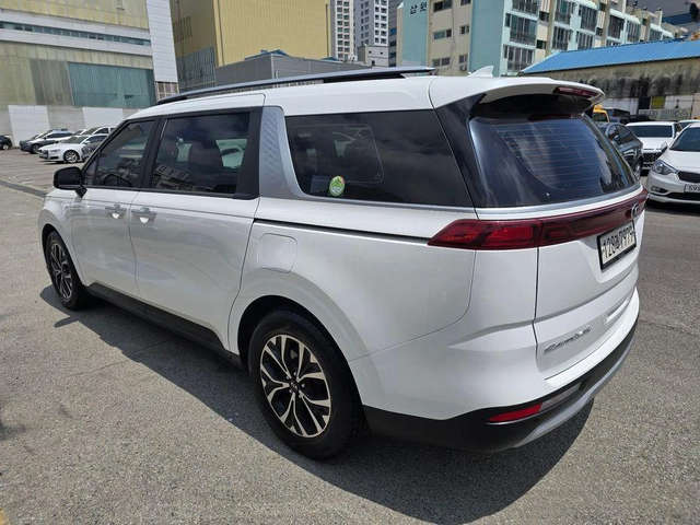 Kia Carnival - автомобили, коли, обяви за нови и употребявани 3