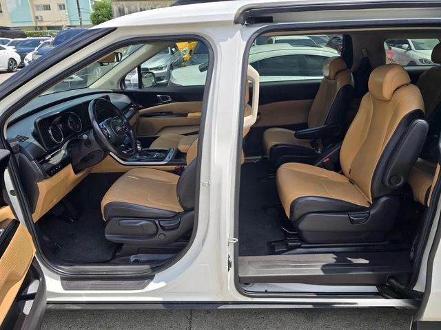 Kia Carnival - автомобили, коли, обяви за нови и употребявани 7