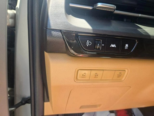 Kia Carnival - автомобили, коли, обяви за нови и употребявани 10