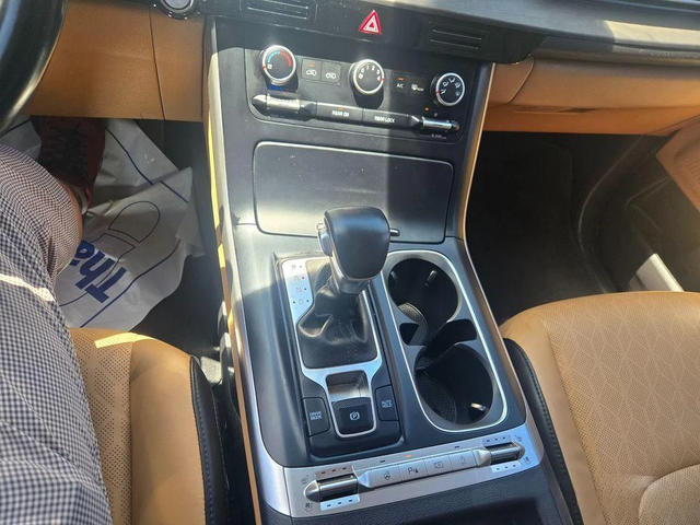 Kia Carnival - автомобили, коли, обяви за нови и употребявани 9