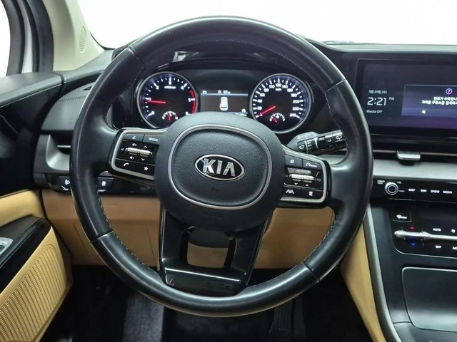 Kia Carnival - автомобили, коли, обяви за нови и употребявани 8