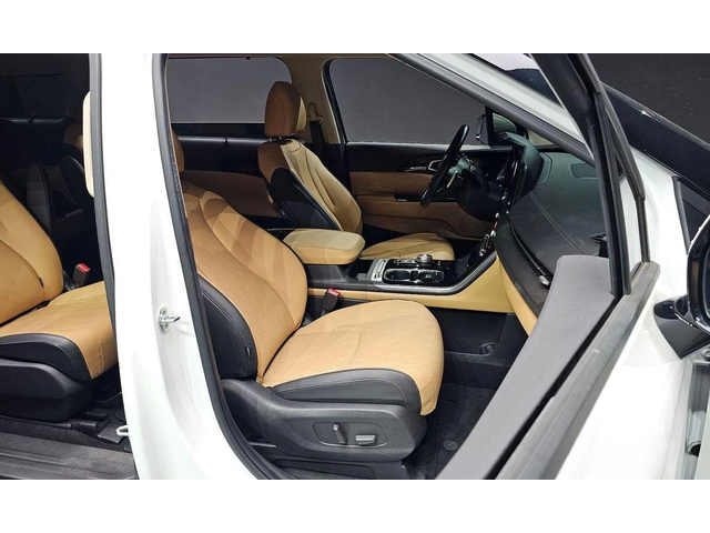 Kia Carnival - автомобили, коли, обяви за нови и употребявани 9