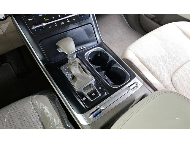 Kia Carnival - автомобили, коли, обяви за нови и употребявани 8