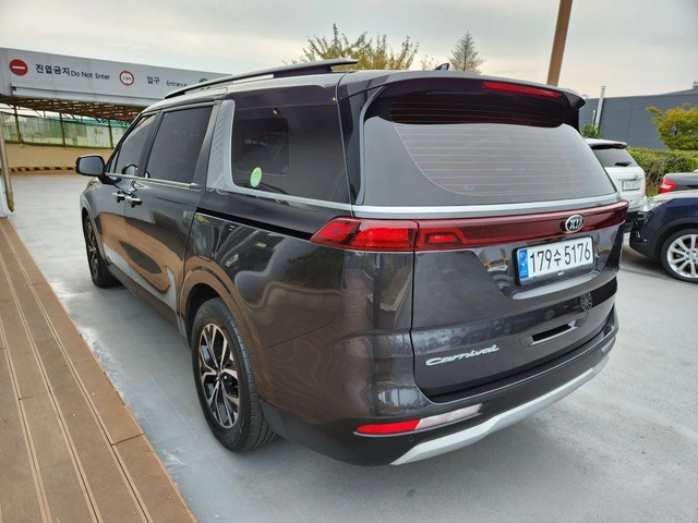 Kia Carnival - автомобили, коли, обяви за нови и употребявани 6