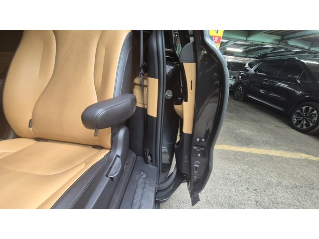 KIA Carnival - автомобили, коли, обяви за нови и употребявани 17