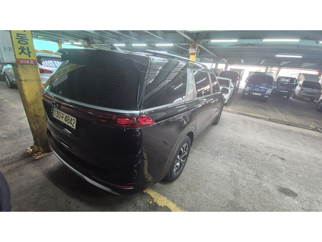 KIA Carnival - автомобили, коли, обяви за нови и употребявани 4