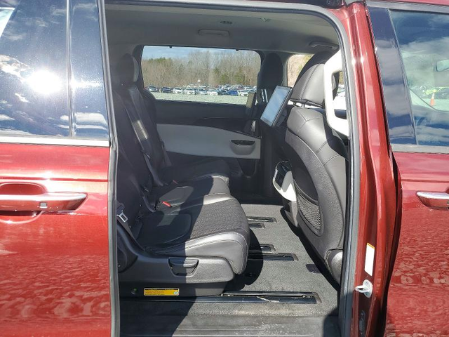 Kia Carnival 3.5L 6 Front-wheel Drive - автомобили, коли, обяви за нови и употребявани 10