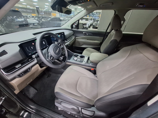 Kia Carnival 2.2 Diesel 9 Места autogeorge.com - автомобили, коли, обяви за нови и употребявани 9