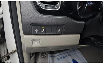 Kia Carnival 7-Seater Limousine Magic Space - автомобили, коли, обяви за нови и употребявани 11