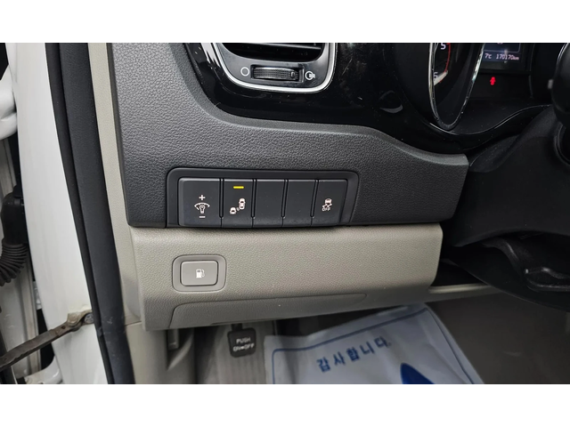 Kia Carnival 7-Seater Limousine Magic Space - автомобили, коли, обяви за нови и употребявани 11