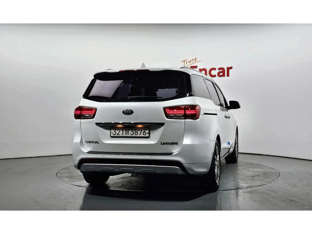 Kia Carnival 7-Seater Limousine Magic Space - автомобили, коли, обяви за нови и употребявани 3