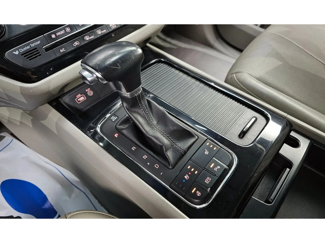 Kia Carnival 7-Seater Limousine Magic Space - автомобили, коли, обяви за нови и употребявани 7