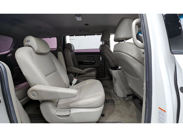 Kia Carnival 9-Seater Prestige - автомобили, коли, обяви за нови и употребявани 10