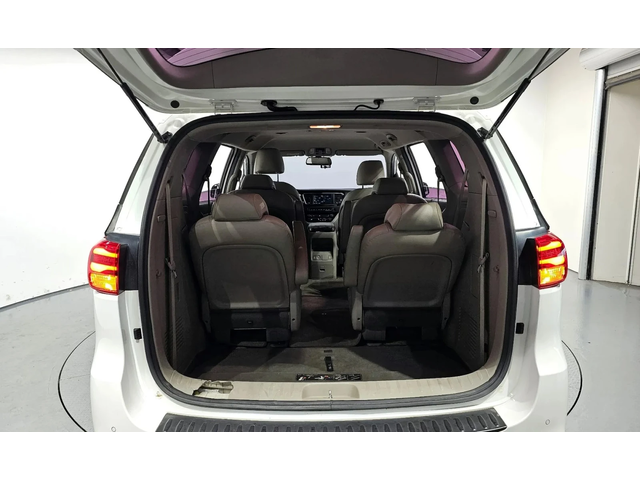 Kia Carnival 9-Seater Prestige - автомобили, коли, обяви за нови и употребявани 16