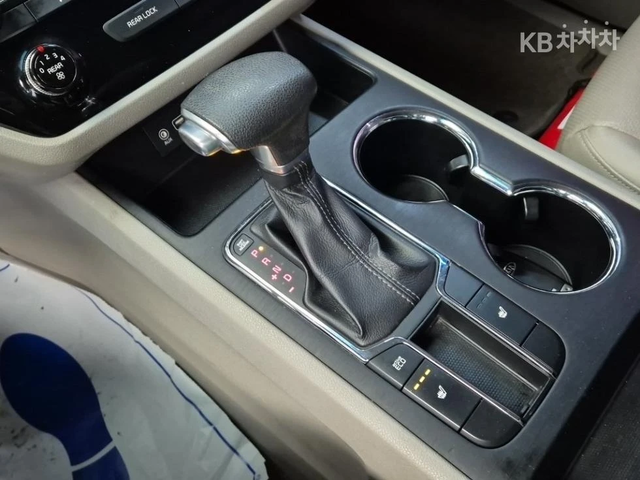 Kia Carnival 2019 - автомобили, коли, обяви за нови и употребявани 7