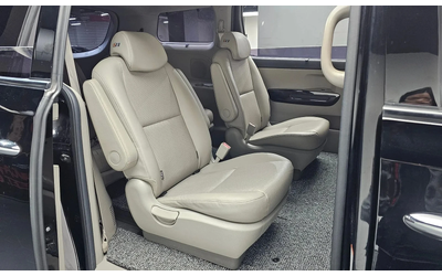 Kia Carnival 9-Seater Prestige - автомобили, коли, обяви за нови и употребявани 10
