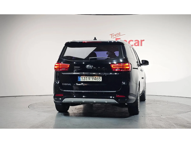 Kia Carnival 9-Seater Prestige - автомобили, коли, обяви за нови и употребявани 3