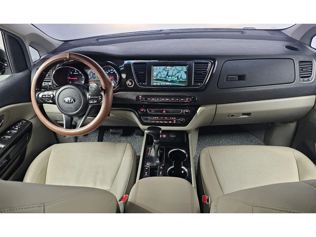 Kia Carnival 9-Seater Prestige - автомобили, коли, обяви за нови и употребявани 5
