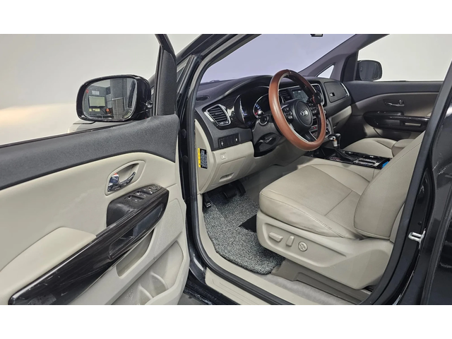 Kia Carnival 9-Seater Prestige - автомобили, коли, обяви за нови и употребявани 9