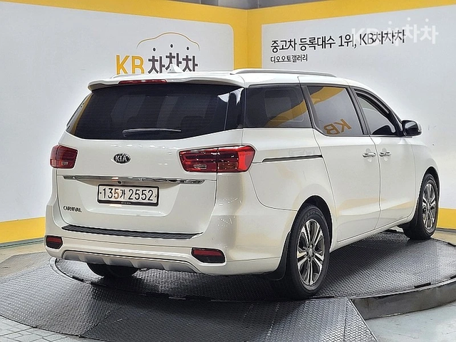 Kia Carnival 9 -seater 2.2 diesel luxury - автомобили, коли, обяви за нови и употребявани 3