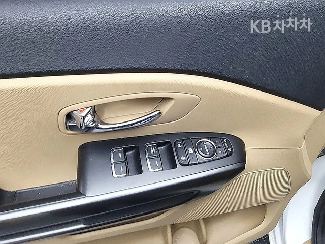 Kia Carnival 9 -seater 2.2 diesel luxury - автомобили, коли, обяви за нови и употребявани 5