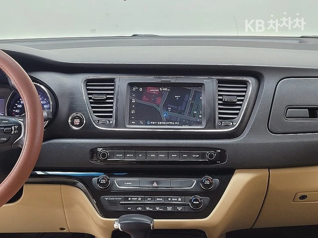 Kia Carnival 9 -seater 2.2 diesel luxury - автомобили, коли, обяви за нови и употребявани 8