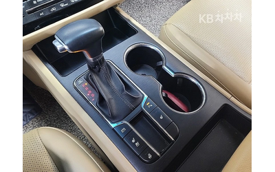 Kia Carnival 9 -seater 2.2 diesel luxury - автомобили, коли, обяви за нови и употребявани 9