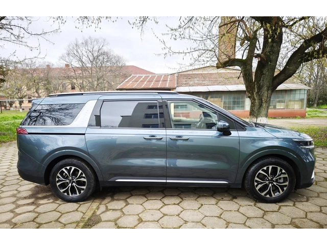 Kia Carnival 2.2 CRDI - автомобили, коли, обяви за нови и употребявани 2