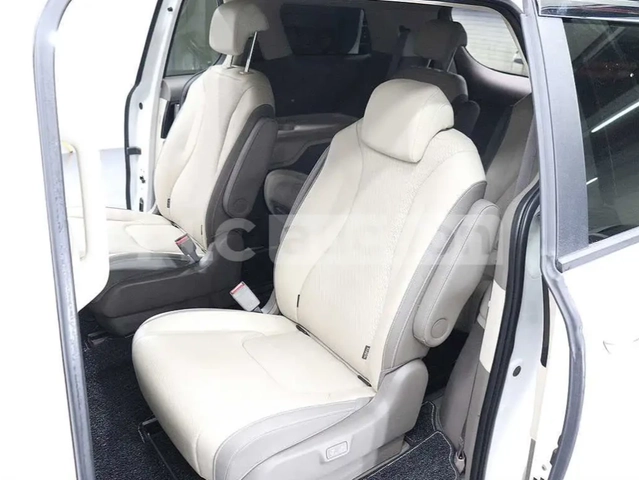 Kia Carnival ПОДГРЕВИ | ОБДУХВАНЕ | КАМЕРА - автомобили, коли, обяви за нови и употребявани 8