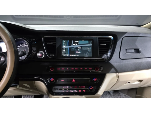 Kia Carnival HIGH LIMOUSINE/CUSTOM INTERIOR/ ULTRA LUXURY - автомобили, коли, обяви за нови и употребявани 8