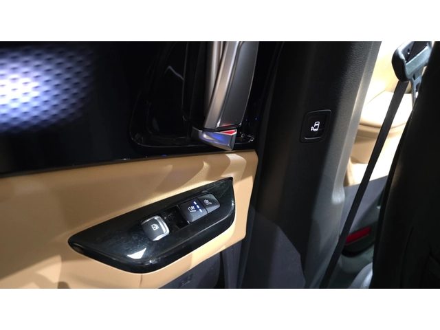 Kia Carnival 7-Seater Signature - автомобили, коли, обяви за нови и употребявани 15