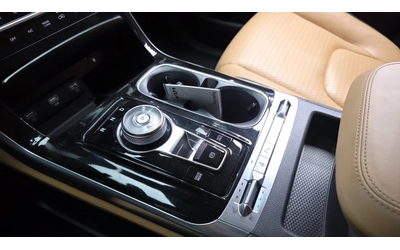 Kia Carnival 7-Seater Signature - автомобили, коли, обяви за нови и употребявани 8