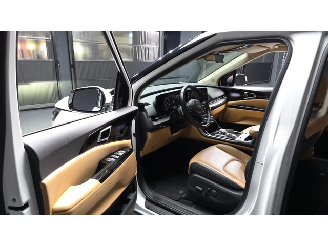 Kia Carnival 7-Seater Signature - автомобили, коли, обяви за нови и употребявани 9