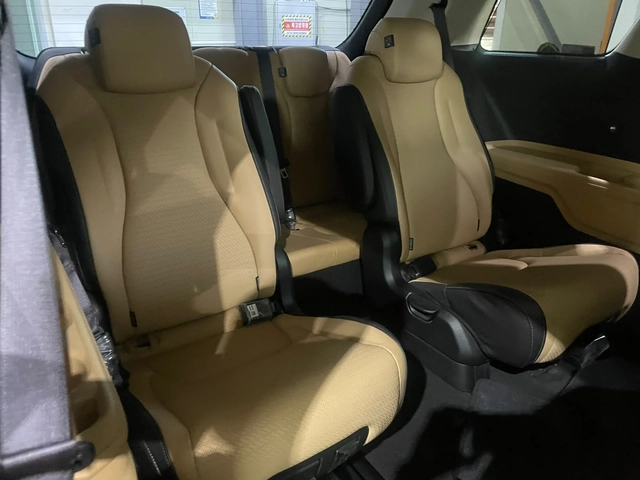 Kia Carnival 2.2 CRDi ! Signature ! 8+ 1 ! - автомобили, коли, обяви за нови и употребявани 11