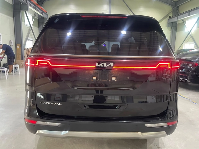 Kia Carnival 2.2 CRDi ! Signature ! 8+ 1 ! - автомобили, коли, обяви за нови и употребявани 2