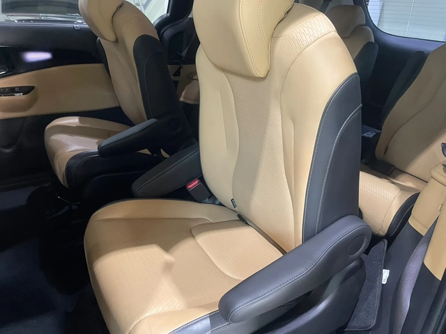 Kia Carnival 2.2 CRDi ! Signature ! 8+ 1 ! - автомобили, коли, обяви за нови и употребявани 8