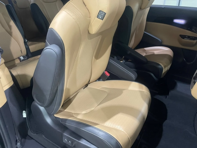 Kia Carnival 2.2 CRDi ! Signature ! 8+ 1 ! - автомобили, коли, обяви за нови и употребявани 9