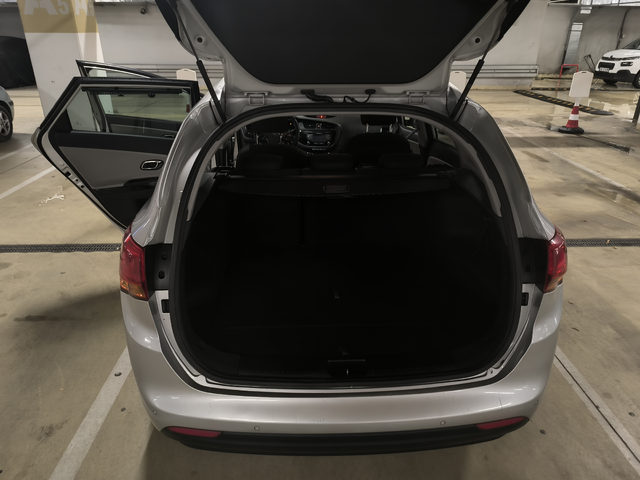 Kia Ceed 1.6 crdi 2015г. КАМЕРА - автомобили, коли, обяви за нови и употребявани 8