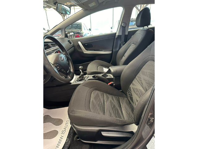 Kia Ceed 1.6CRDI/Климатик/МултиВолан/USB/Android - автомобили, коли, обяви за нови и употребявани 6