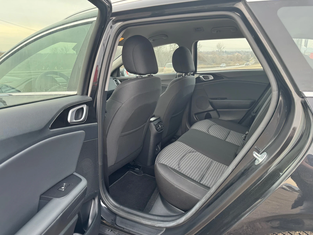 Kia Ceed 1.5 /ТОП 8200 КМ ЛИЗИНГ!!!!! - автомобили, коли, обяви за нови и употребявани 9