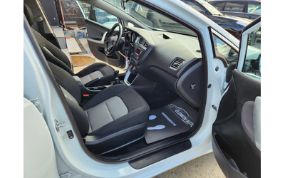 Kia Ceed 1.6 CRDI-128 к.с EURO 5b-ШВЕЙЦАРИЯ - автомобили, коли, обяви за нови и употребявани 11